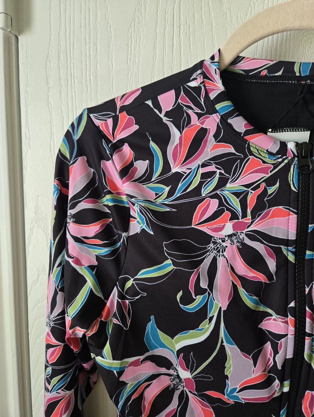 Volcom Rashguard Surf Suit - Picture 4 of 11